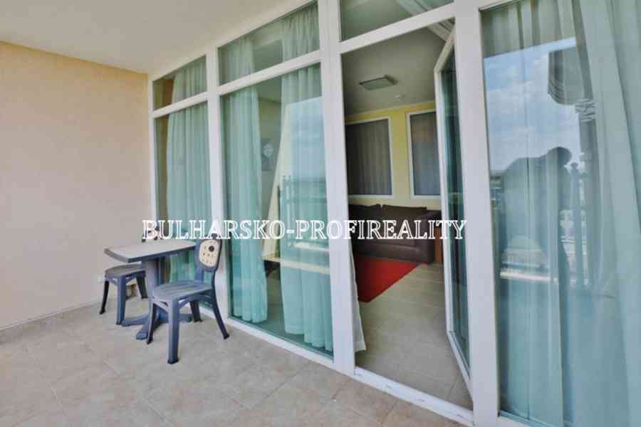 Luxusní apartmán 2+kk (68 m²) v první linii s bočním výhlede - foto 18