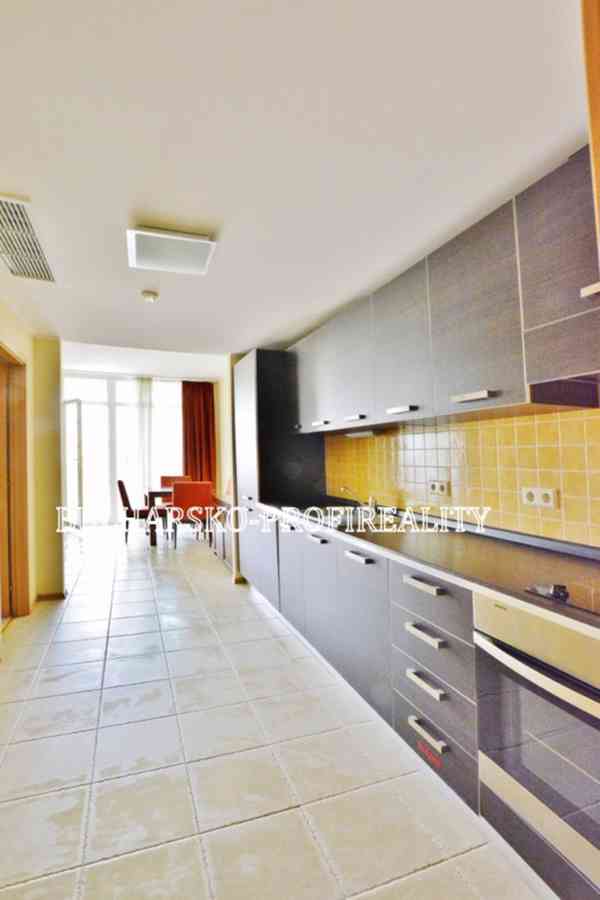 Luxusní apartmán 2+kk (68 m²) v první linii s bočním výhlede - foto 8