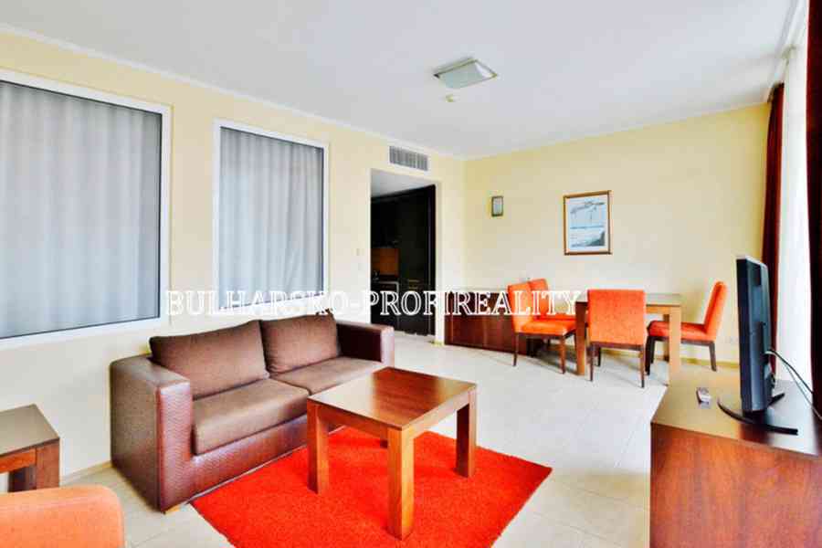 Luxusní apartmán 2+kk (68 m²) v první linii s bočním výhlede - foto 19