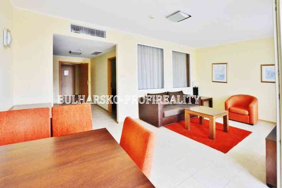 Luxusní apartmán 2+kk (68 m²) v první linii s bočním výhlede - foto 14