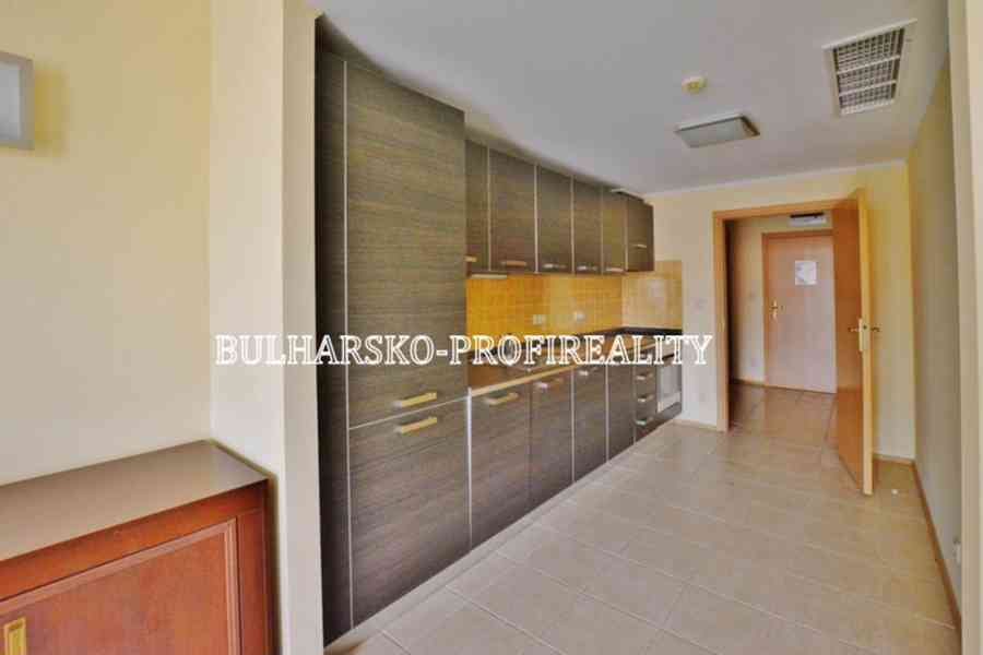 Luxusní apartmán 2+kk (68 m²) v první linii s bočním výhlede - foto 16