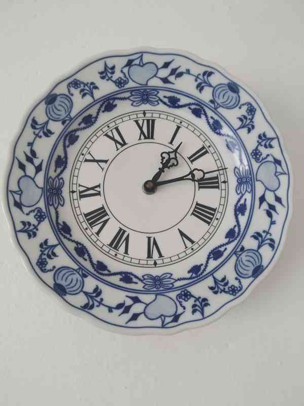 Porcelán cibulák hodiny Royal Dux Bohemia talíř - foto 1