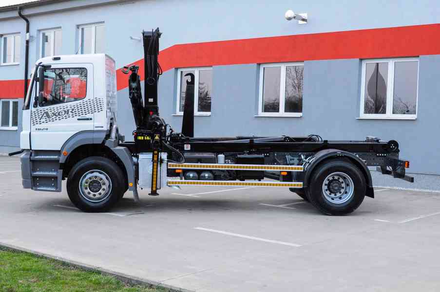 MERCEDES AXOR 1824 HÁKOVÝ NOSIČ KONTEJNERŮ + HYDR. RUKA EU5 - foto 70