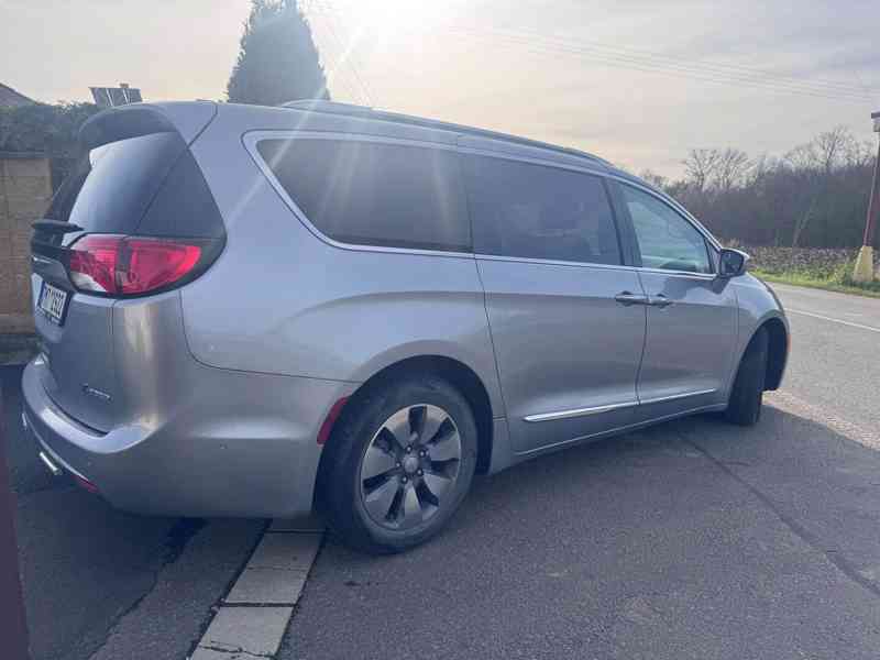 Chrysler Pacifica 3,6 Hybrid Radar Limited DVD 2019 - foto 4