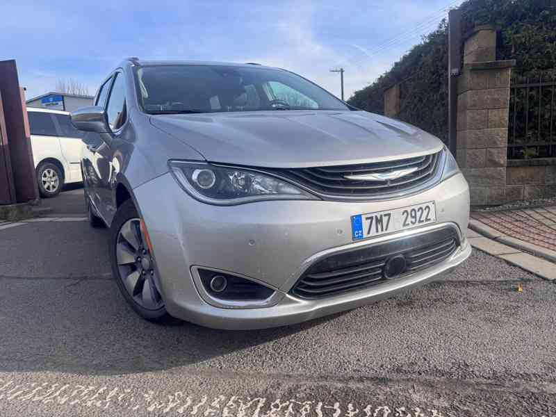 Chrysler Pacifica 3,6 Hybrid Radar Limited DVD 2019 - foto 6