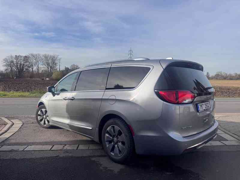 Chrysler Pacifica 3,6 Hybrid Radar Limited DVD 2019 - foto 3