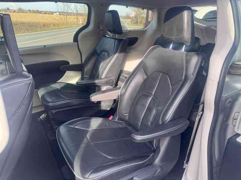 Chrysler Pacifica 3,6 Hybrid Radar Limited DVD 2019 - foto 15