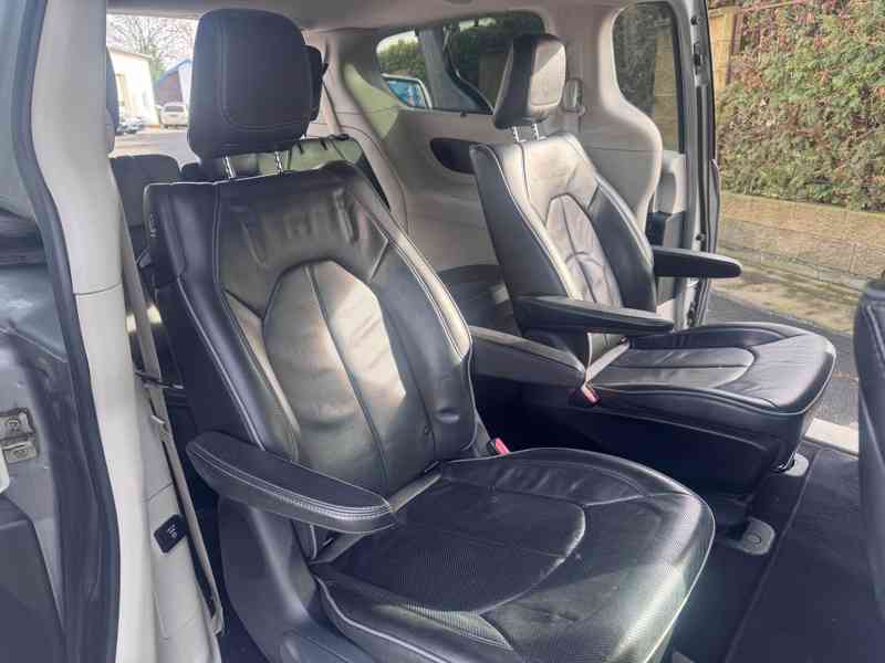 Chrysler Pacifica 3,6 Hybrid Radar Limited DVD 2019 - foto 9