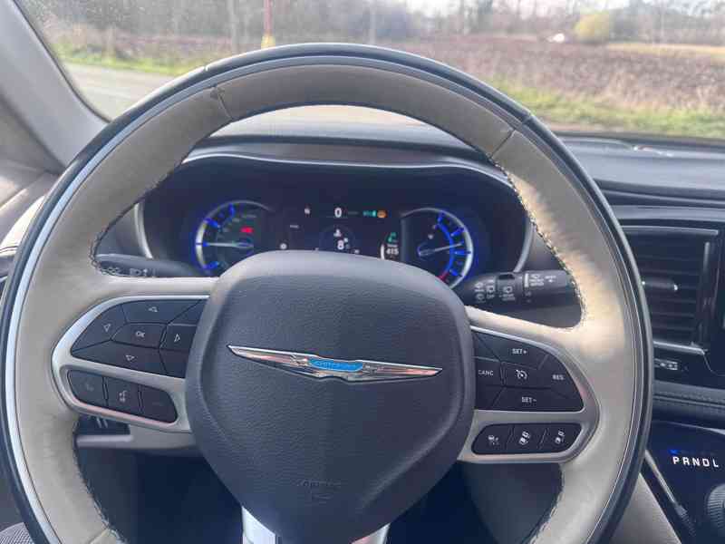 Chrysler Pacifica 3,6 Hybrid Radar Limited DVD 2019 - foto 20