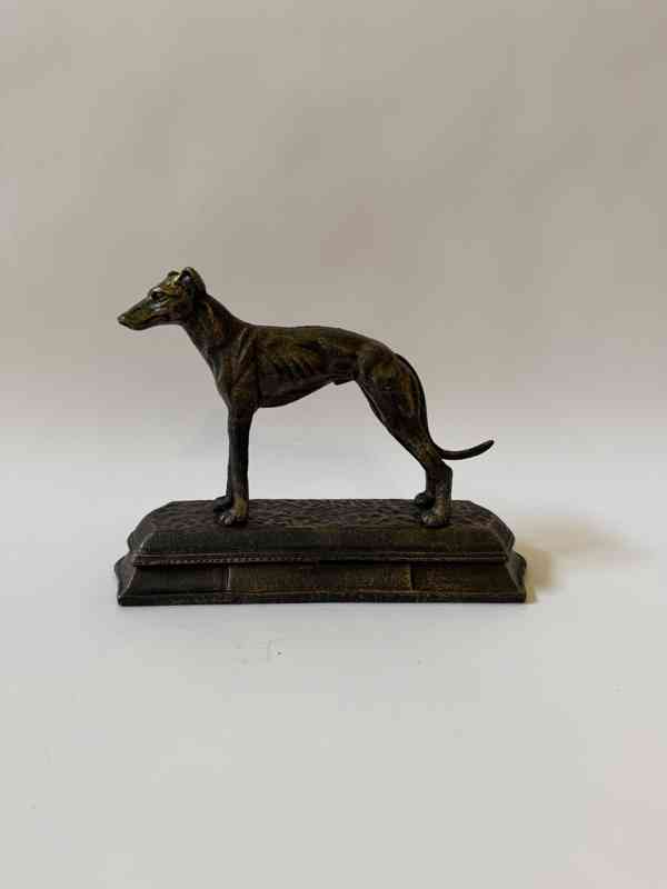 Greyhound - litinová soška psa