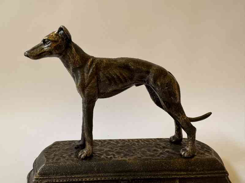 Greyhound - litinová soška psa - foto 2