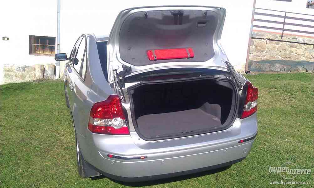 Volvo S40, 1.8 benzín, vyrobeno.2005 - foto 6