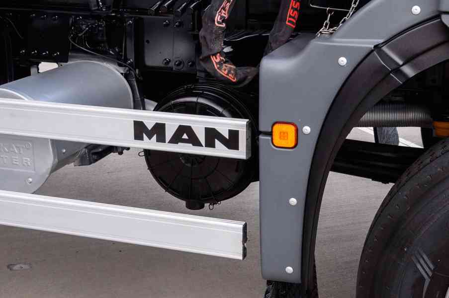 MAN TGA 18.280 4X4 TŘÍSTRANNÝ SKLÁPĚČ + HYDR. RUKA - EURO4 - foto 13