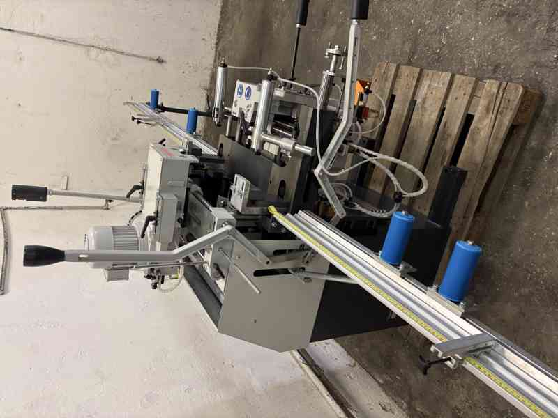 elumatec KF 178 Třívřetenová kopírovací fréza   - foto 10