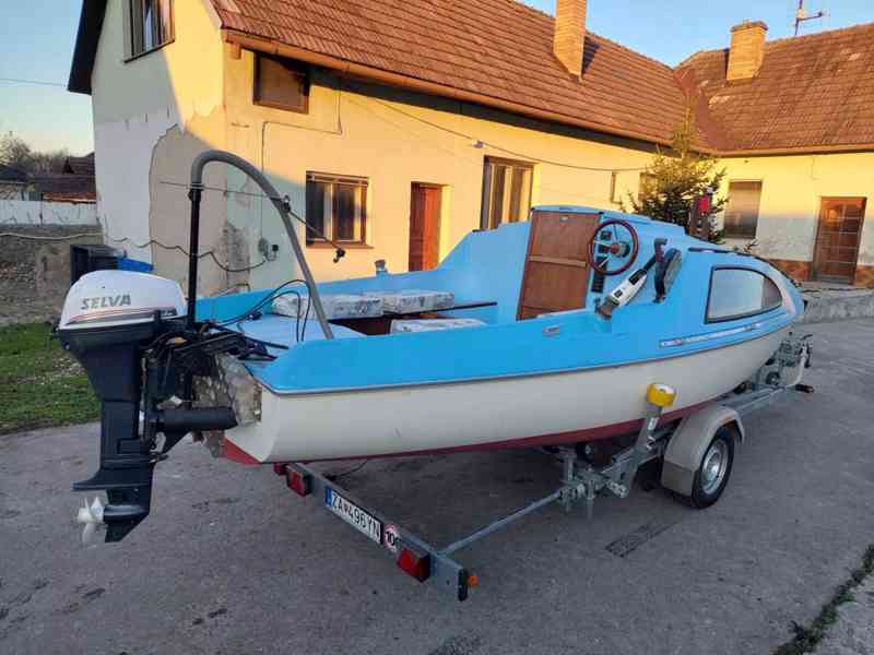 Kajutový motorový člun - foto 9