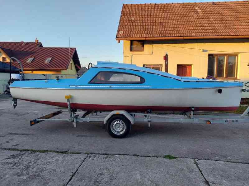 Kajutový motorový člun - foto 2
