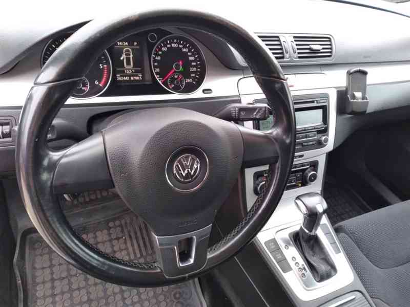 VOLKSWAGEN PASSAT VARIANT 2.0 TDI DSG COMFORTLINE SERVISKA - foto 14