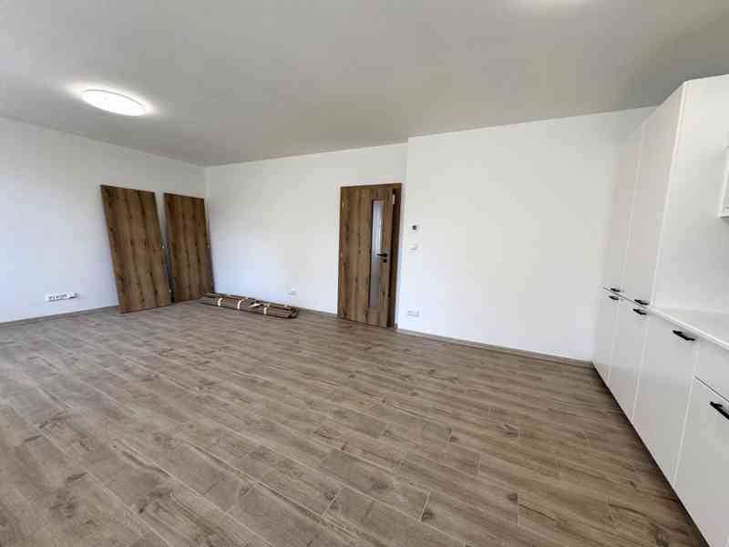 PRONÁJEM BYTU 2+KK, ROSTĚNICE – ZVONOVICE  - foto 6