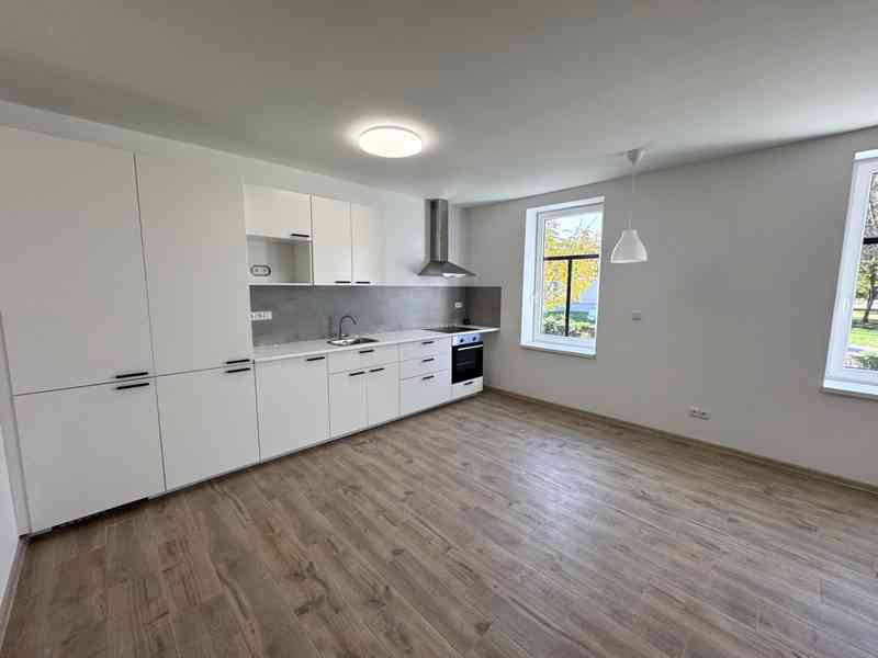 PRONÁJEM BYTU 2+KK, ROSTĚNICE – ZVONOVICE  - foto 4