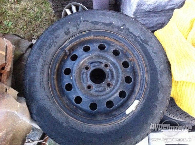Prodám sadu zimních pneu s disky - foto 2