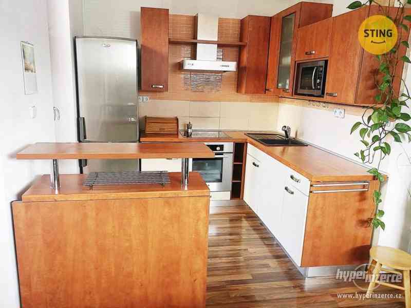 Prodej bytu/apartmánu se zahrádkou o celk. ploše 107 m2 a parkovacím stáním v...