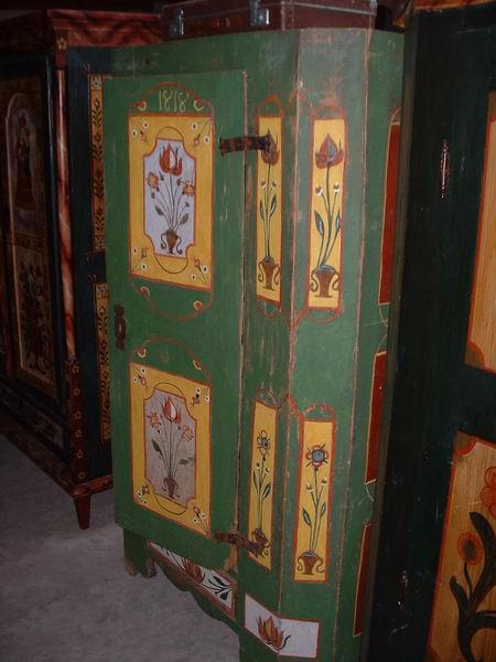 Malovaná skříň s letopočtem-vročením 1818 - foto 1