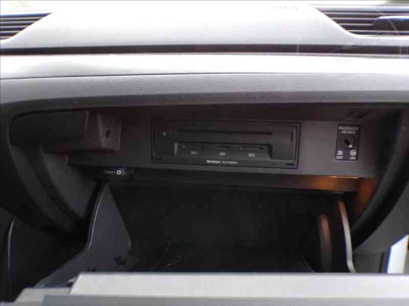 Škoda Superb 2,0 TDI 140KW STYLE,DSG - foto 14