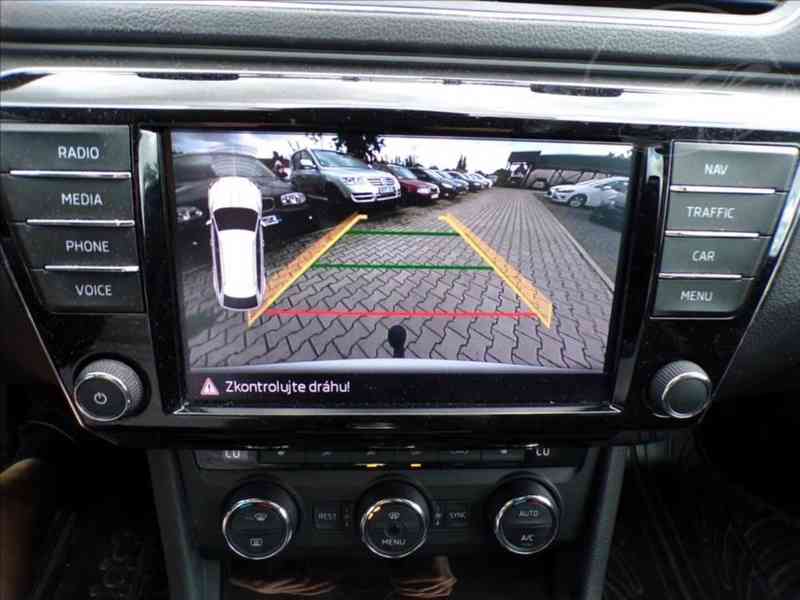 Škoda Superb 2,0 TDI 140KW STYLE,DSG - foto 6