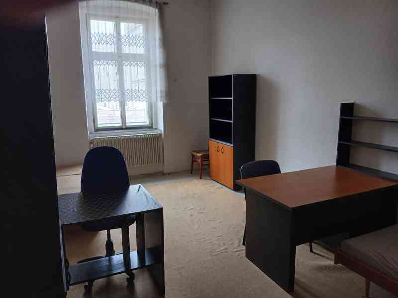 Pronájem bytu 2+1 pouze pro studenty v centru Plzně - foto 2