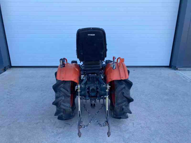 Traktor Kubota B7001 - foto 3