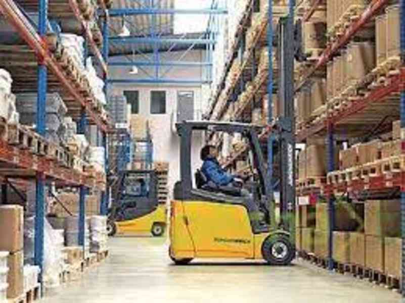 Řidič VZV  vysokozdvihu - foto 1