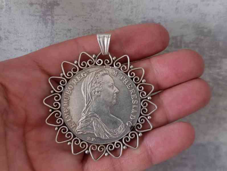 Velká stříbrná mince - tolar Marie Terezie v rámu, punc, 37g - foto 7