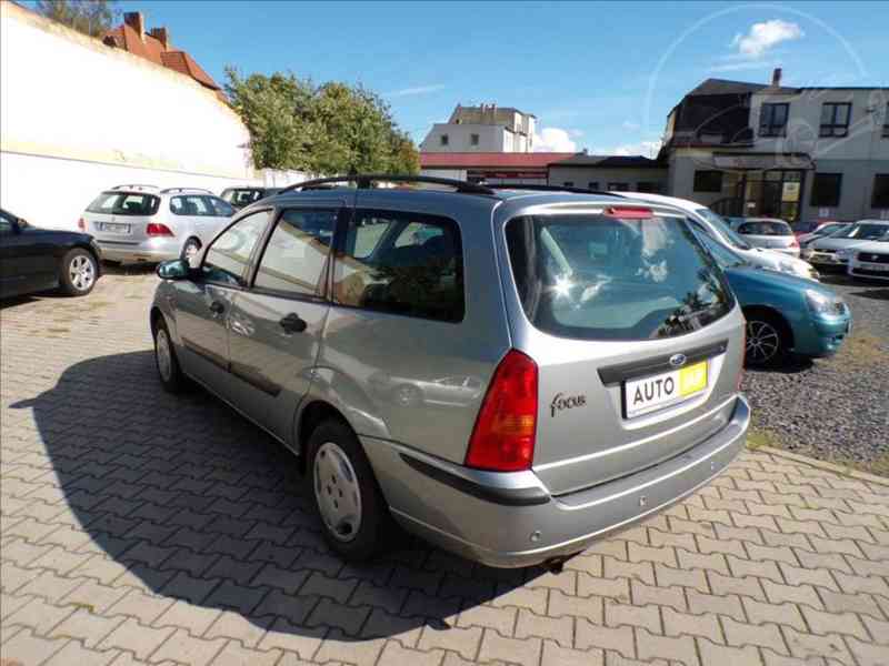 Ford Focus 1,6 16V - foto 3