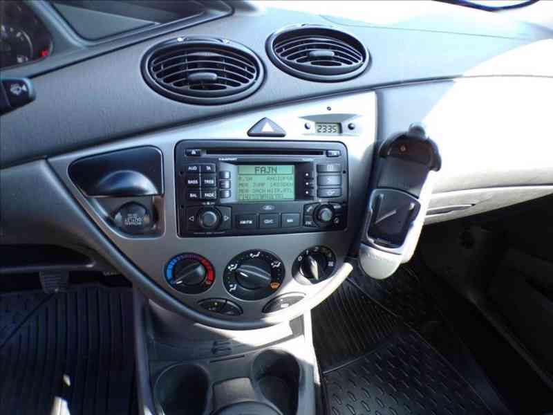 Ford Focus 1,6 16V - foto 7