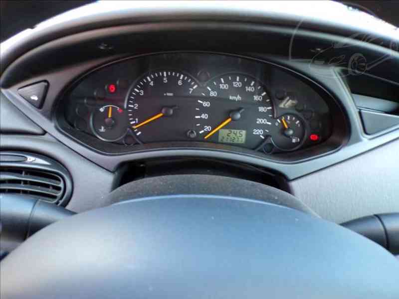 Ford Focus 1,6 16V - foto 6
