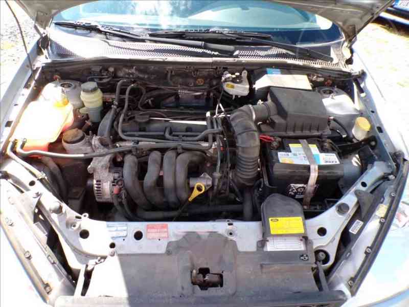 Ford Focus 1,6 16V - foto 13