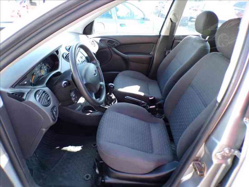 Ford Focus 1,6 16V - foto 8