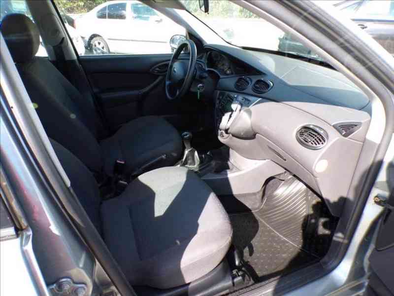 Ford Focus 1,6 16V - foto 12