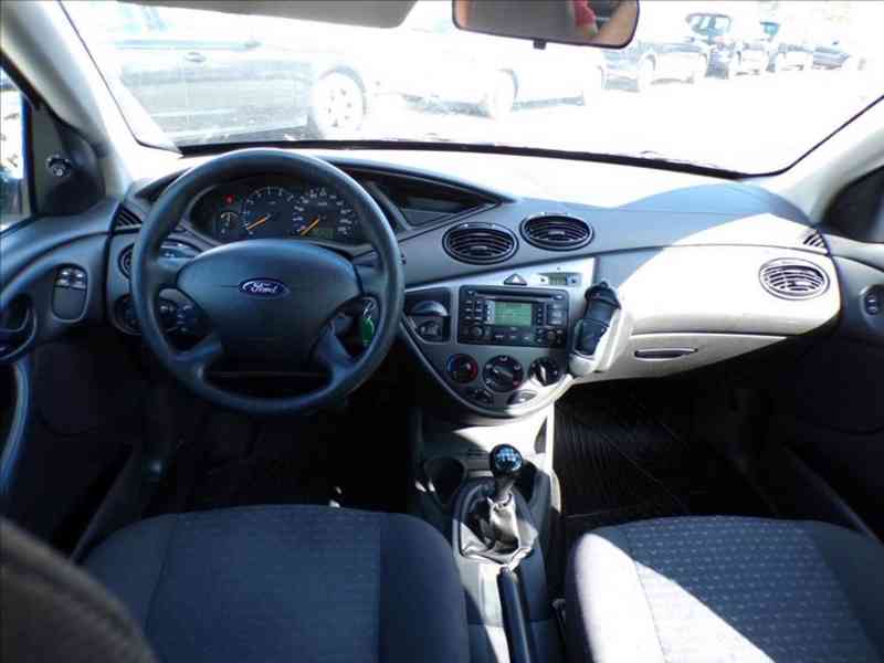 Ford Focus 1,6 16V - foto 5