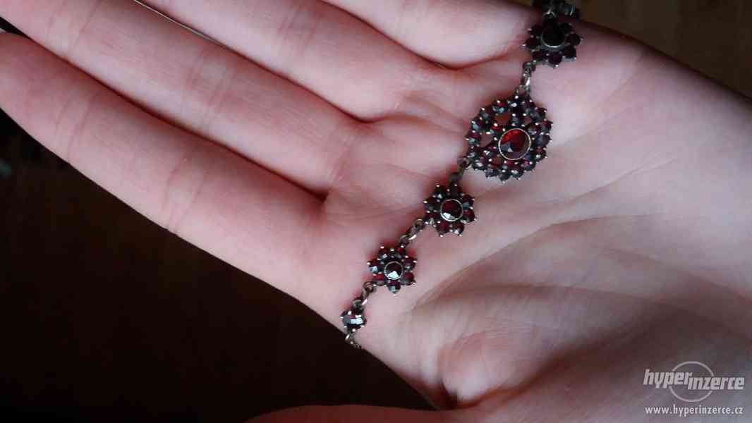 Krásný stříbrný náhrdelník s českými granáty - foto 1