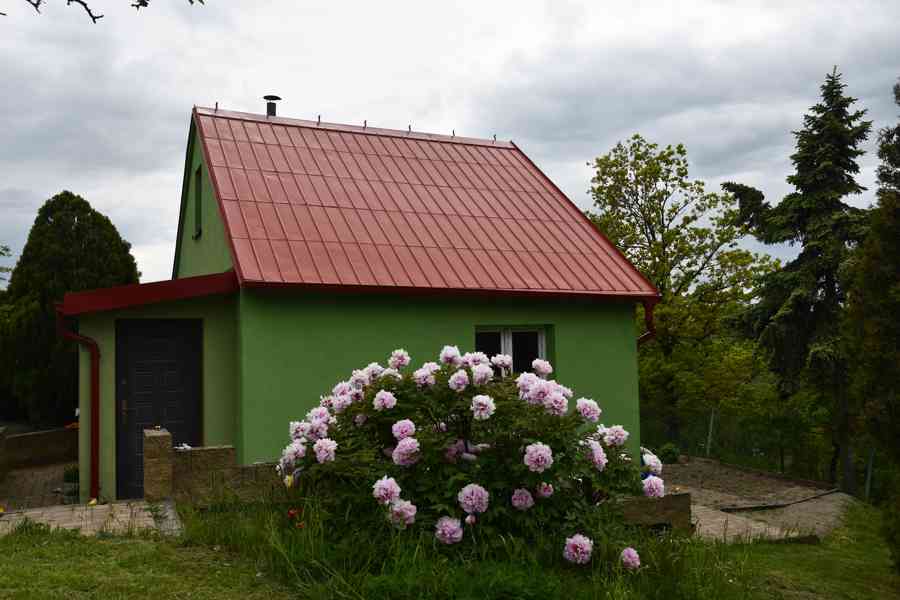 Výpomoc při údržbě zahrady a  chaty u Litoměřic