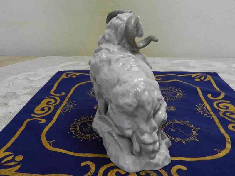 Málo vídaná bílá porcelánová Plastika Muflon Horní Slavkov - foto 6