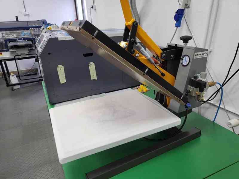 Stroj na digitální potisk textilu Epson SureColor SC-F2100 - foto 6