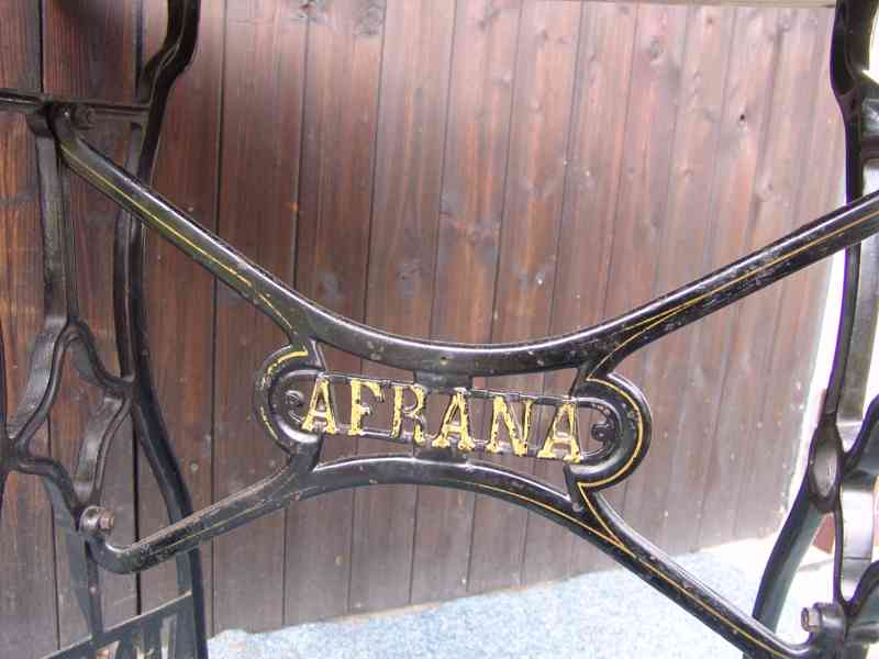 Stolek ze starožitného šicího stroje Afrana - foto 6