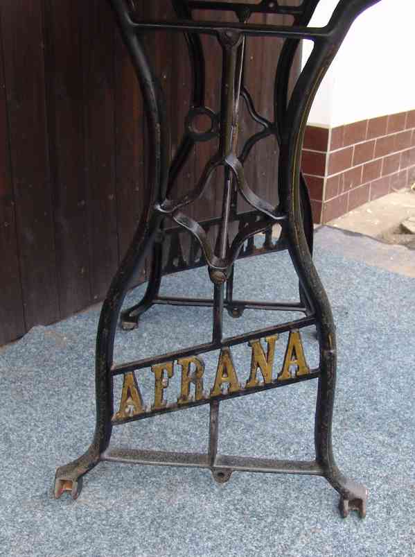 Stolek ze starožitného šicího stroje Afrana - foto 7