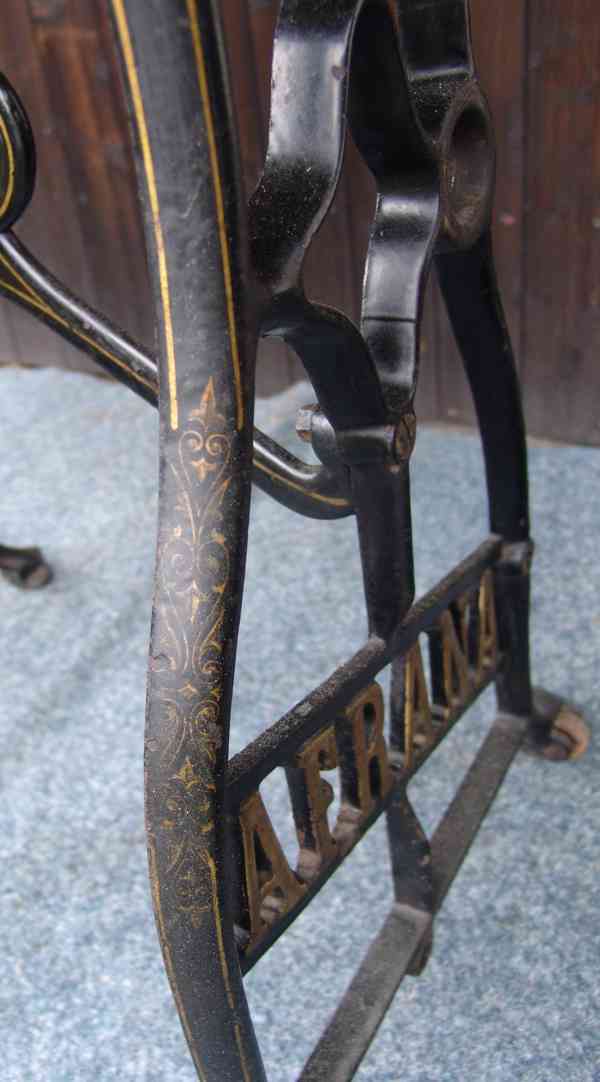 Stolek ze starožitného šicího stroje Afrana - foto 9