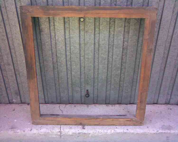 Dřevěný rám okna 