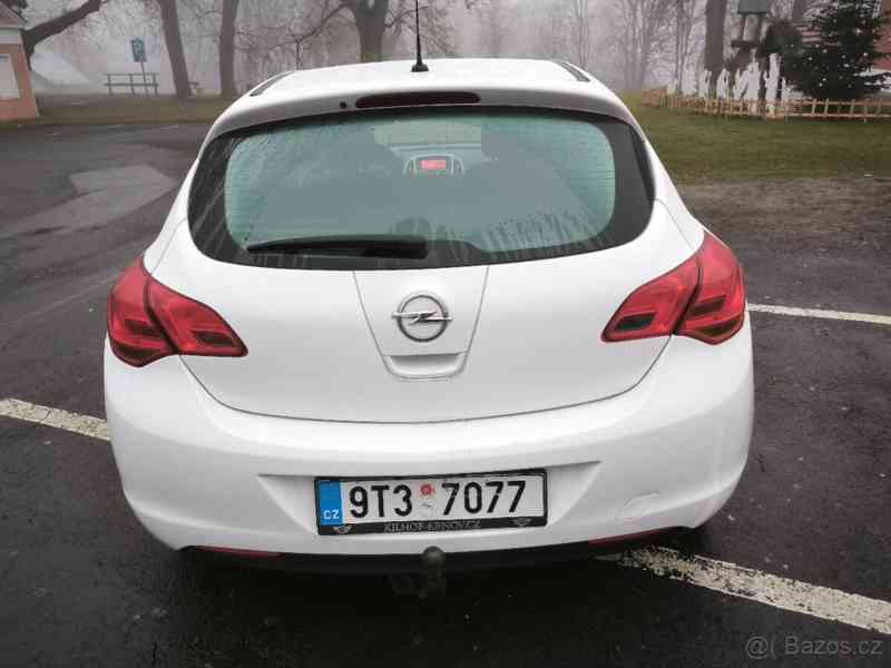 Opel Astra 1,7   DT - foto 18