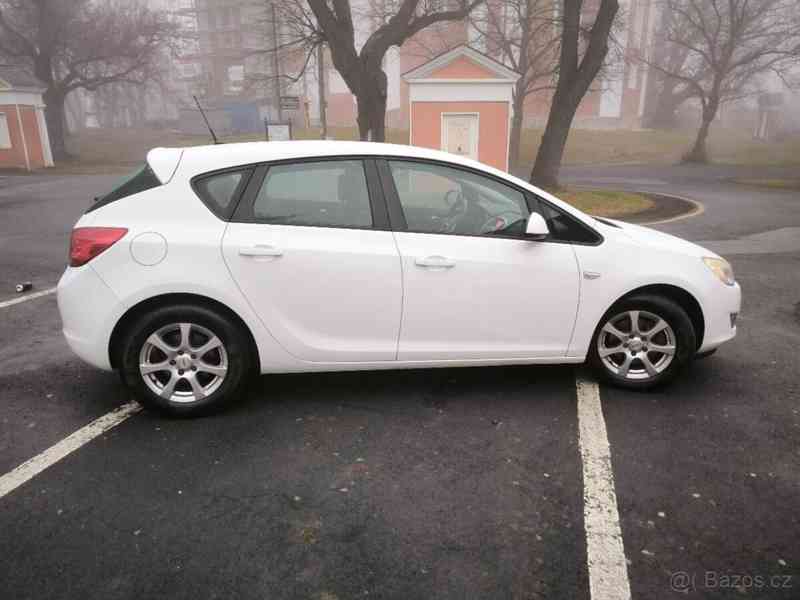 Opel Astra 1,7   DT - foto 19