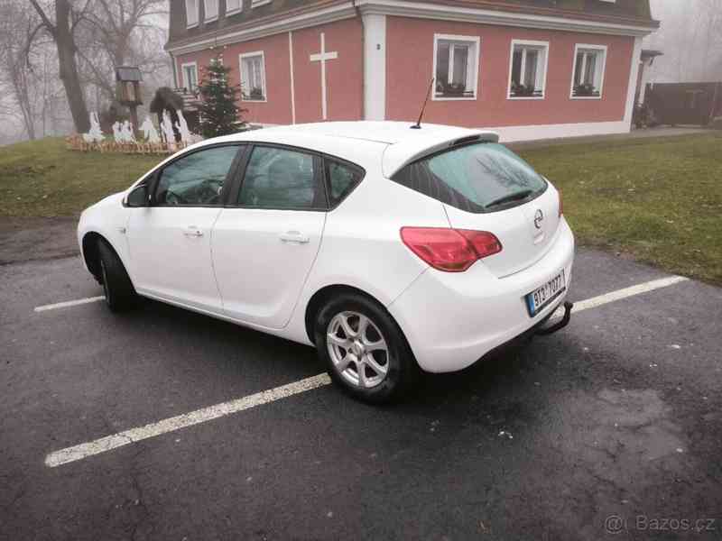 Opel Astra 1,7   DT - foto 17